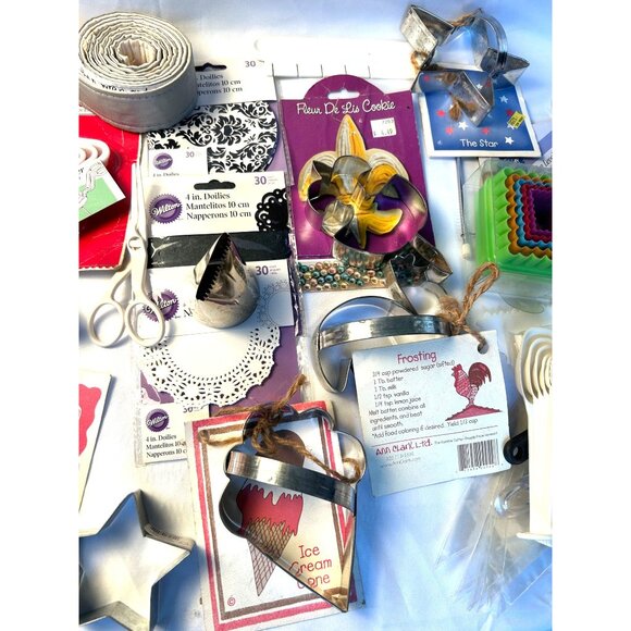 Wilton Cake Decorating Tools Accessories Lot 21+ Pieces Mixed New/Used Condition - Picture 6 of 9